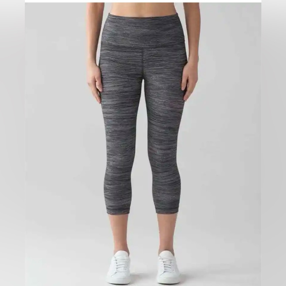 Lululemon High Rise Wunder Under Crop Fullux
Size 10